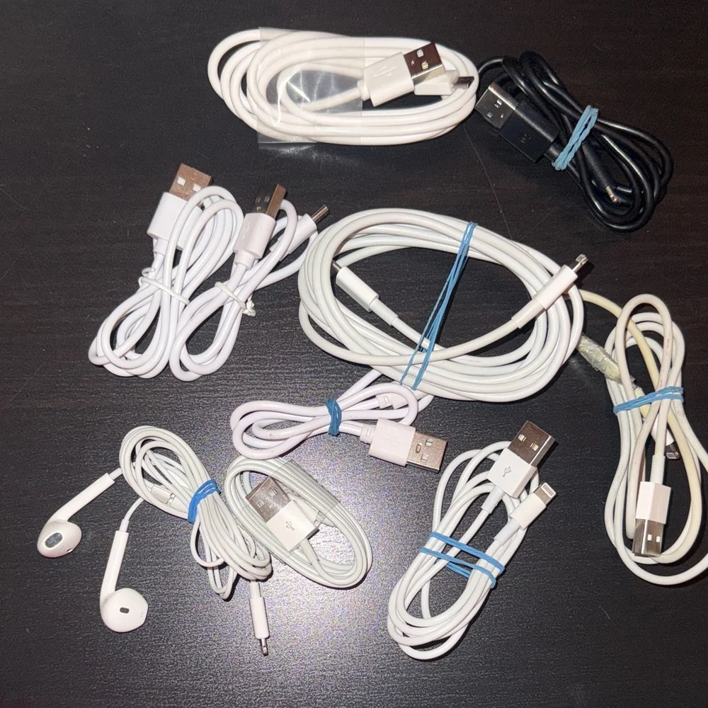 Assorted White Mobile Charging & Earbud Cable Pack